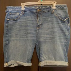 Medium wash Universal Thread denim shorts